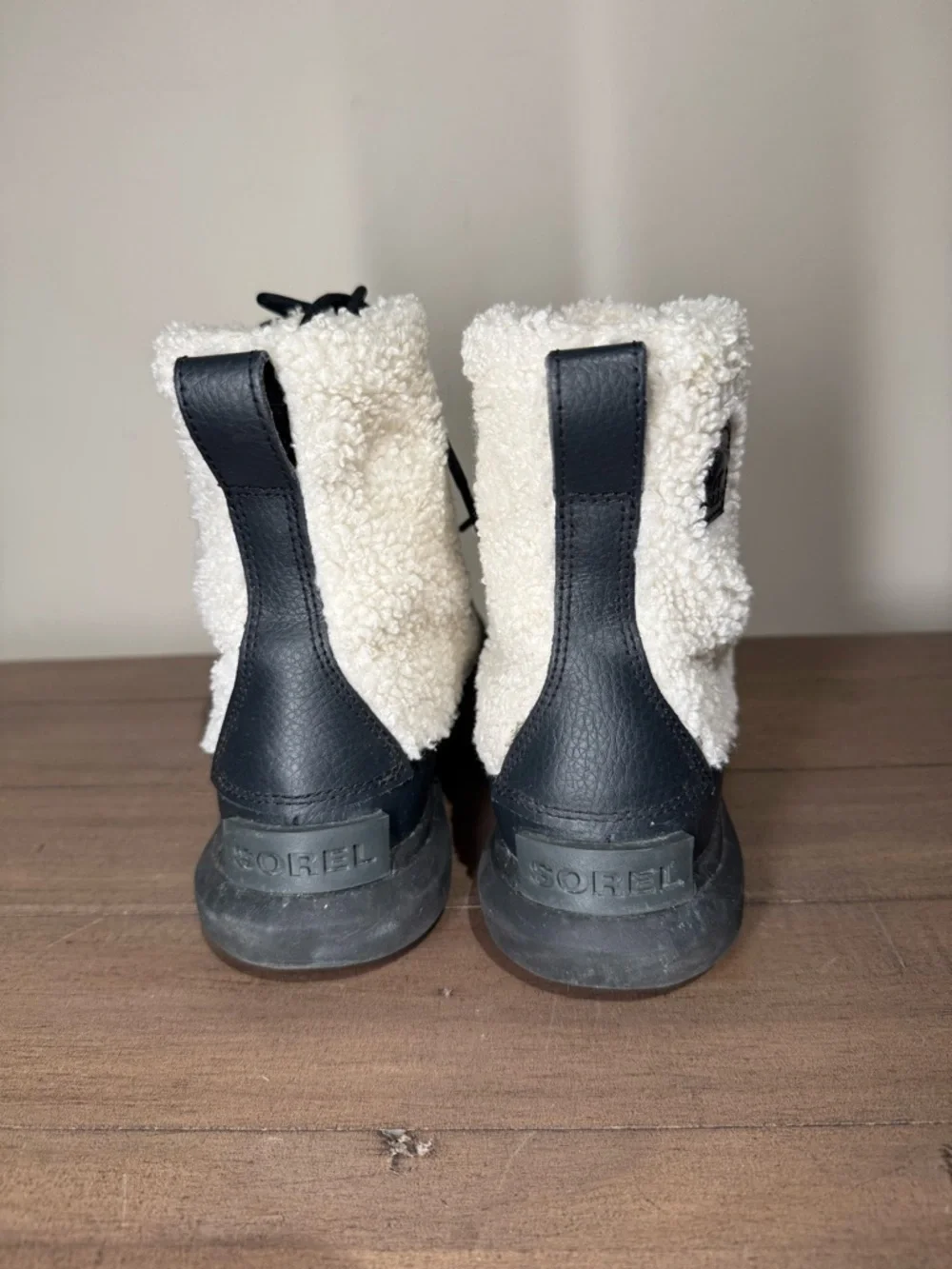 Sorel Sherpa Lace-Up Boots - White & Black - Picture 4 of 5